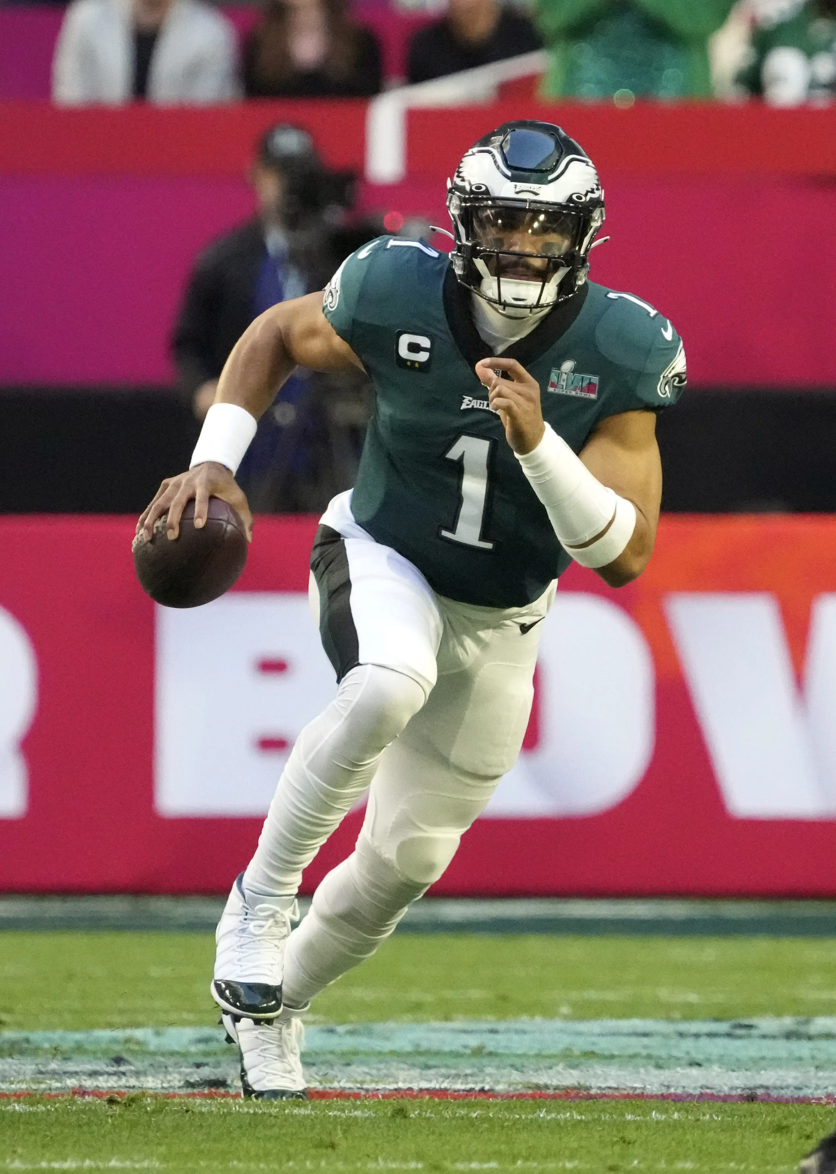 Jalen Hurts breaks and makes records in Super Bowl LVII - AS USA